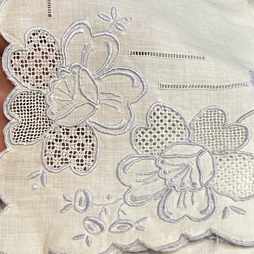 Vintage French Linen Napkins Lace Cutwork Embroidered Floral Scalloped Edge Set - Picture 7 of 7